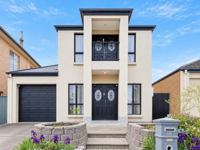 Hi, I'm Ready to Welcome You Home with Space to Relax and Entertain