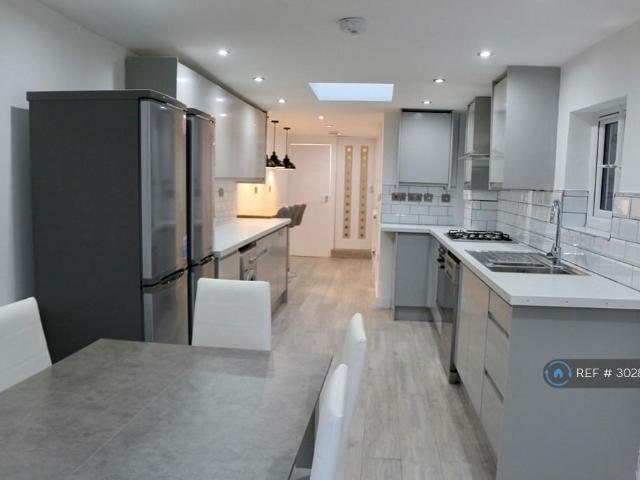 Himley Road, London, SW17 5 bed terraced house to rent £4,850 pcm £1,119 pw