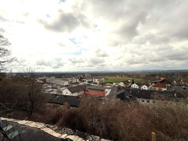 Haus in Hanglage mit beeindruckendem Weitblick – viel Potenzial für Ihre Wohnideen!