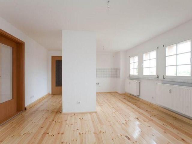 Himmel überm Kopf, Grün vor der Tür: Wunderschöne 3 Zimmer Dachgeschosswohnung mit Garten