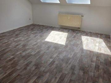 Himmlisch Wohnen unterm Dach! Tageslichtbad!