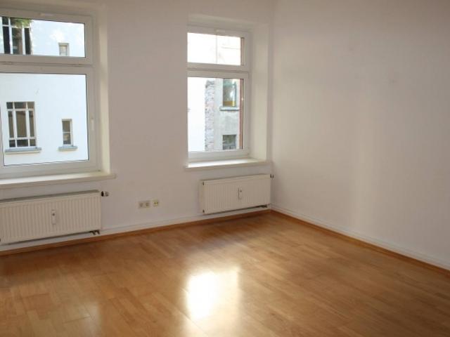 Hinterhaus, ruhige 2 Zimmer Wohnung im 2.OG mit Parkett, EBK, Tageslichtbad mit Wanne