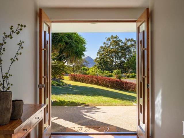 Hinterland Heights with Views to the Sea