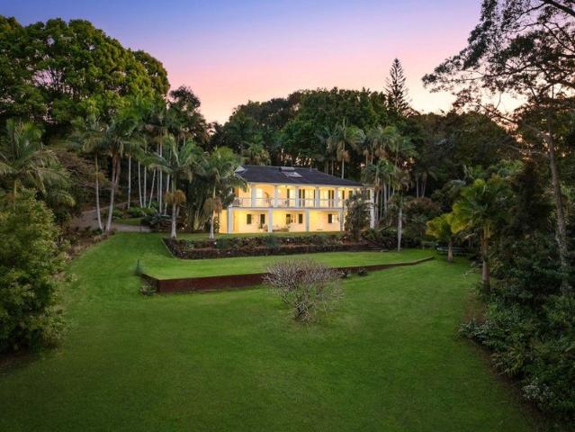 Hinterland home with Ocean and Mountain Views