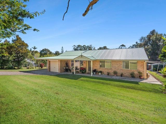 Hinterland Living on One Acre Minutes to Maleny!