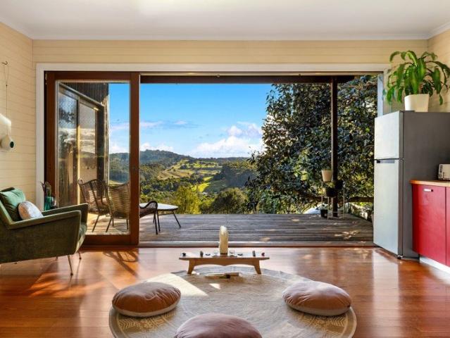 Hinterland retreat with spectacular hinterland views