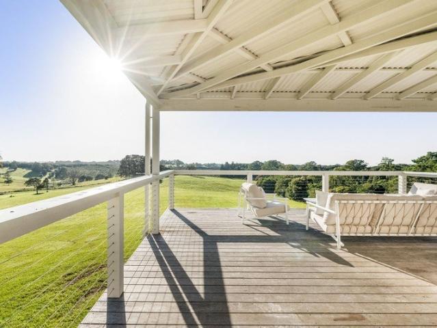 Hinterland Sanctuary with Sweeping Vistas and Room to Roam