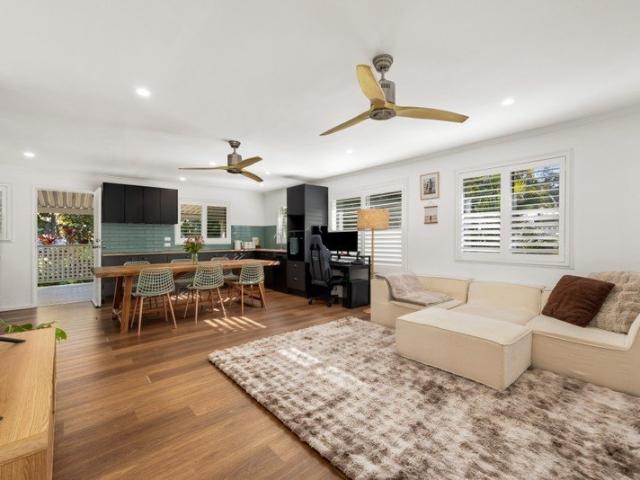 Hinterland Splendour: Parklike ¼ Acre + Pool + Big Shed!