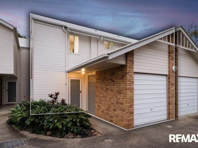 Hinterland Views, Two Balconies & Exceptional Convenience