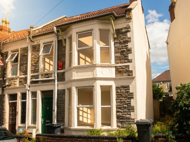 Hinton Road 4 bed Bills Inc. 4 bed house to rent £1,999 pcm £461 pw