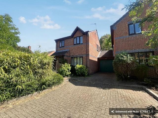 Hindemith Gardens, Milton Keynes MK7 3 bed detached house to rent £1,795 pcm £414 pw