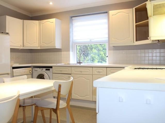 Hindes Road, Harrow 2 bed flat to rent £1,700 pcm £392 pw
