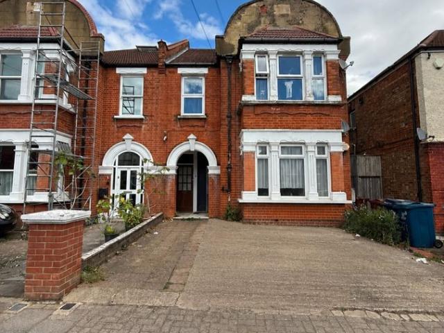 Hindes Road, Harrow, Middlesex HA1, 1 bed maisonette to rent, £1,350 pcm | PrimeLocation