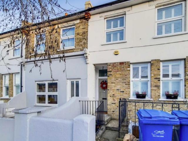 Hindmans Road, London SE22 1 bed flat to rent £1,900 pcm £438 pw