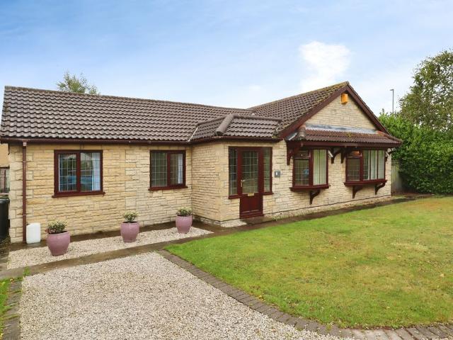 Hibaldstow Close, Lincoln LN6, 4 bed bungalow to rent, £1,300 pcm | PrimeLocation