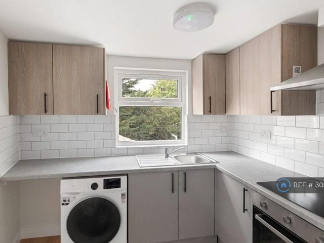 Hibbert St, Luton, LU1 Studio to rent £695 pcm £160 pw