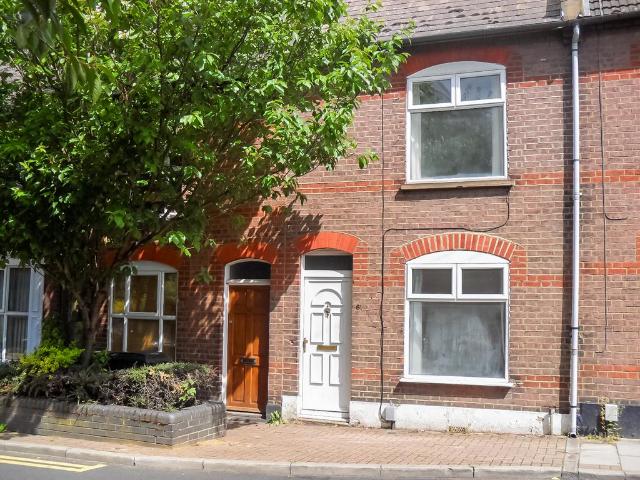 Hibbert Street, Luton, Bedfordshire 3 bed terraced house to rent £1,450 pcm £335 pw