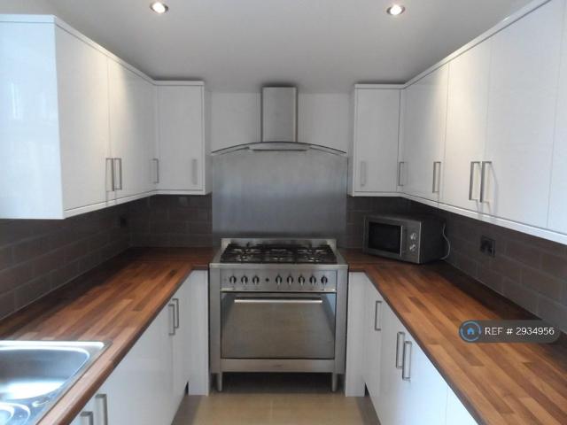 Hibbert Street, Manchester, M14 6 bed terraced house to rent £3,367 pcm £777 pw