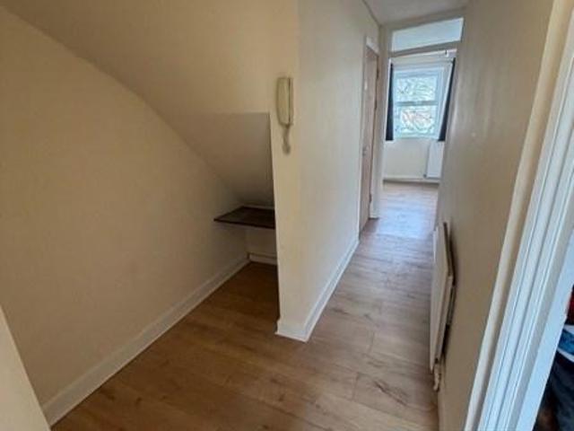 Hibernia Road, Hounslow, TW3 2 bed flat to rent £1,900 pcm £438 pw