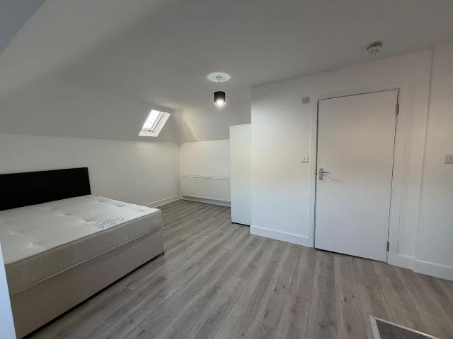 Hibernia Road, Hounslow TW3, Studio to rent, £1,150 pcm | PrimeLocation
