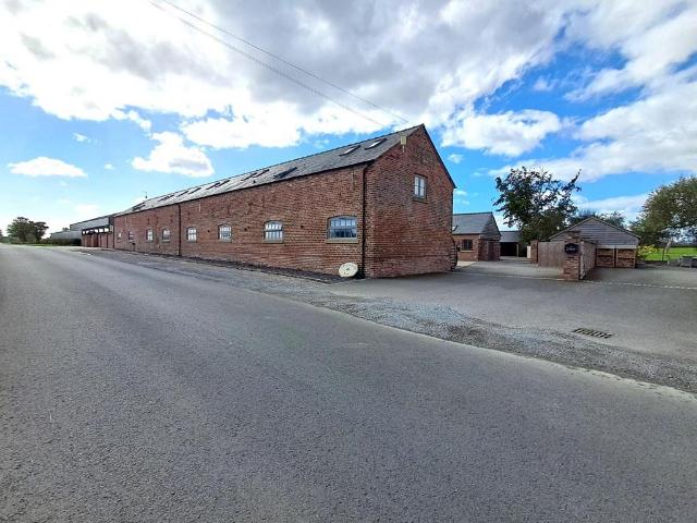 Hickhurst Lane, Tarporley CW6 2 bed barn conversion to rent £1,400 pcm £323 pw