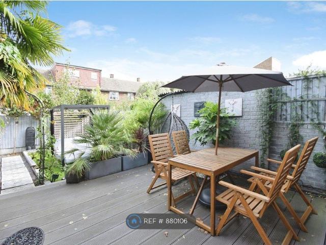 Hickin St, London E14, 3 bed terraced house to rent, £3,400 pcm | PrimeLocation