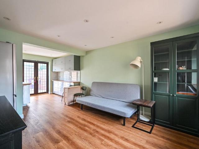 Hickin Street, Isle Of Dogs, London, E14 3 bed end of terrace house to rent £3,750 pcm £865 pw