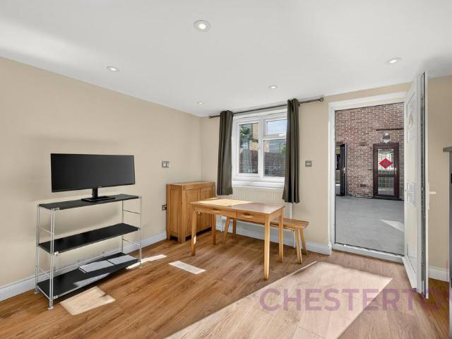 Hickin Street, London, E14 3 bed property to rent £3,500 pcm £808 pw
