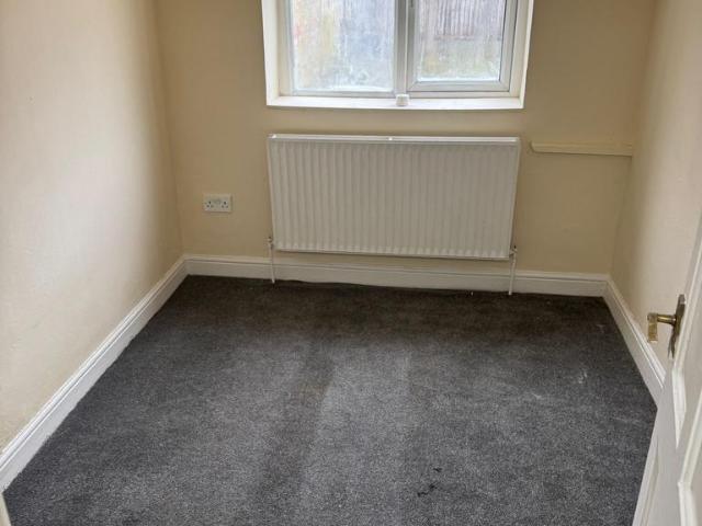 Hickling Road, Ilford IG1 3 bed apartment to rent £2,200 pcm £508 pw