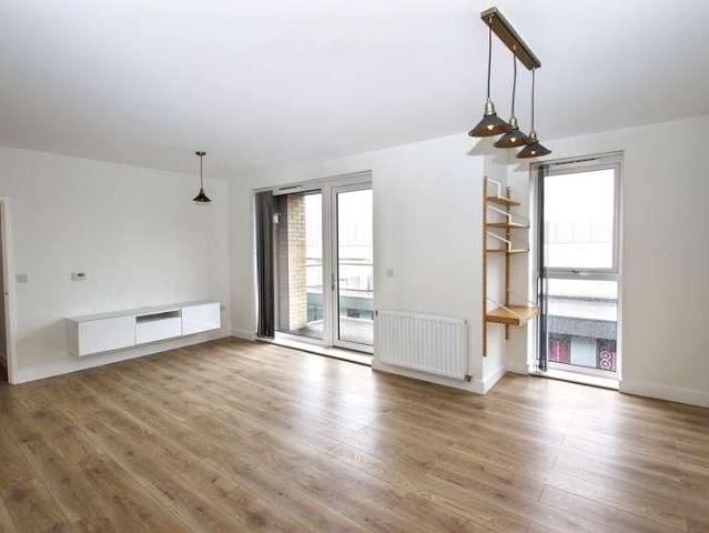 Hickman Avenue, Furrow House, E4