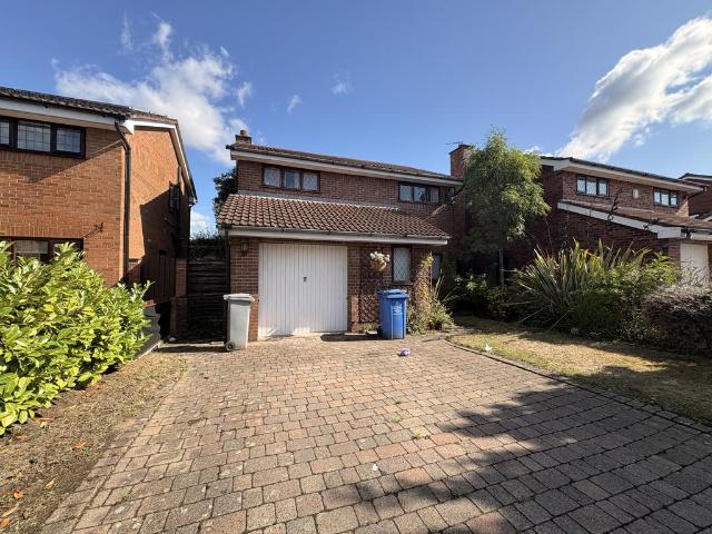 Hickton Drive, Altrincham, WA14 3 bed detached house to rent £1,700 pcm £392 pw