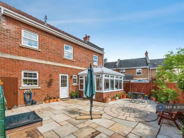 Hidcot Court, Swindon, SN25 4 bed detached house to rent £1,650 pcm £381 pw