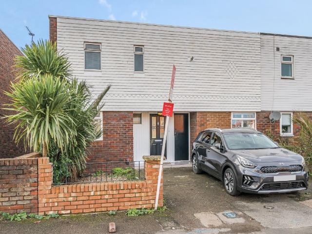 Hidcote Gardens, London SW20, 4 bed detached house to rent, £2,744 pcm | PrimeLocation