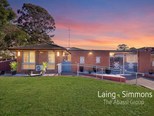 Hidden Away in One of Cranebrook's Best Cul de Sacs