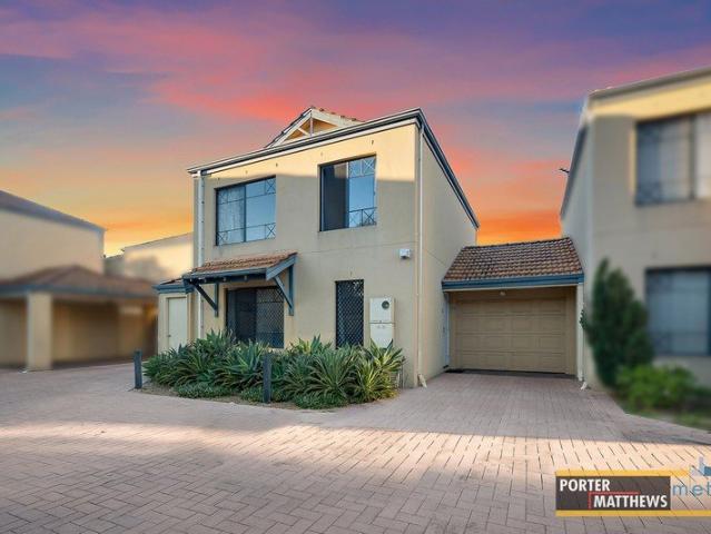 Hidden Bentley Gem Stylish Renovated Townhouse in a Prime Location