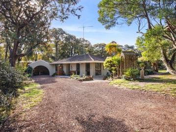 HIDDEN GEM ON 1720M2 IN SECLUDED COURT