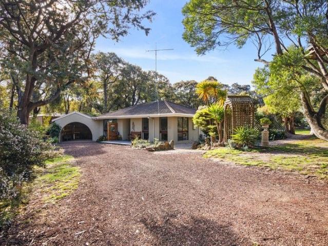 HIDDEN GEM ON 1720M2 IN SECLUDED COURT