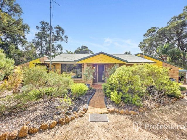 Hidden Gem Amongst the Gum Trees Moments from Leschenault Estuary