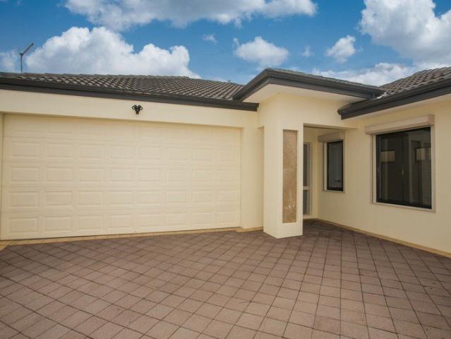 HIDDEN GEM & EASY CARE LIVING!