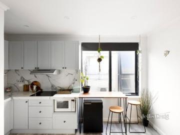 Hidden Gem in Collingwood: Stylish Apartment with Unmatched Convenience