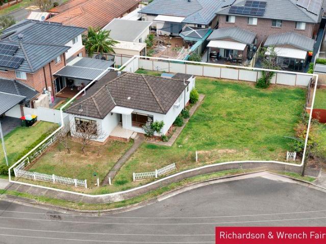 Hidden Gem in Prime Smithfield with Outstanding Potential R3 Zoning