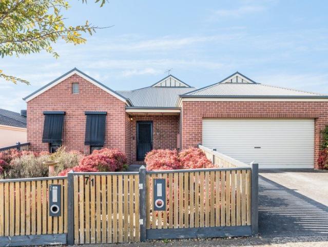 Hidden Gem Townhouse in Coveted Neighbourhood