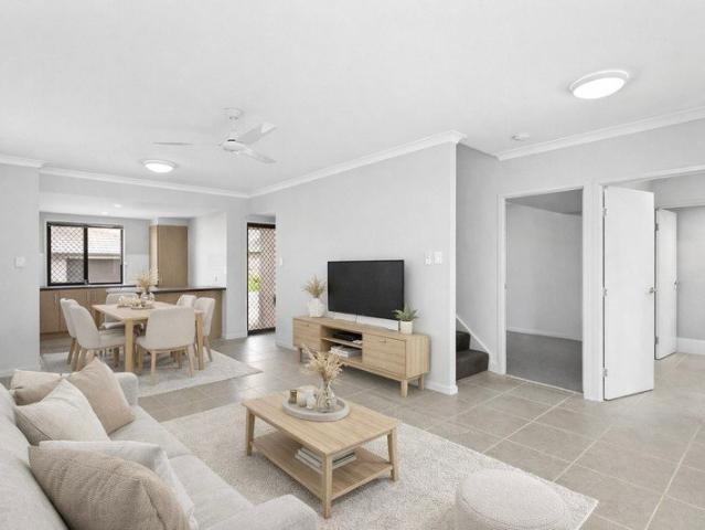 HIDDEN GROVE TOWNHOUSE EXCEPTIONAL LOCATION!