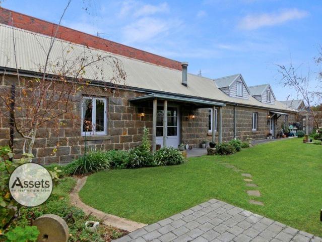 Hidden Harbour Gem with Heritage Appeal