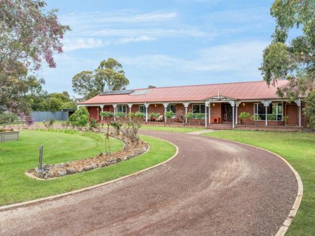 Hidden Oasis on 3 Acres