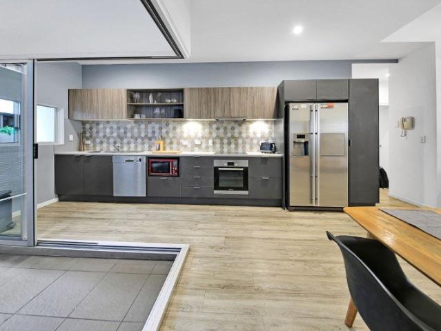 Hidden Sanctuary City Fringe with Top Floor Unit