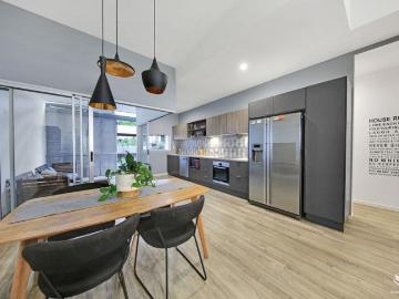 Hidden Sanctuary City Fringe with Top Floor Unit