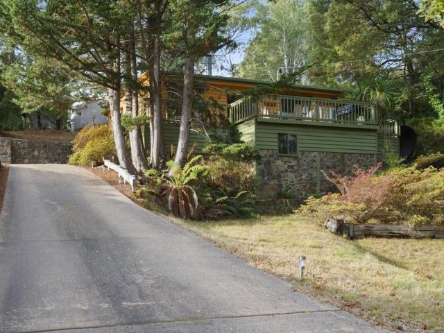 'Hide Away' in your own sub alpine retreat amongst the trees!