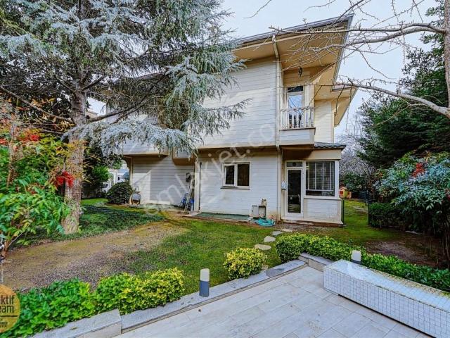 Hidiv Evlerinde Satılık Doğa İle İç İçe, Geniş Ve Lüks 7+2 Villa