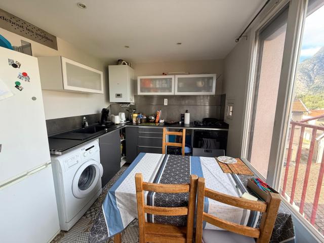 HIDRI IMMO PLUS vous propose en exclusivité un appartement 3 pièces loué avec balcon et cave à Fontaine